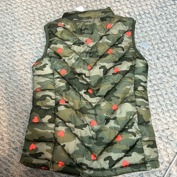Gap Kids Girls Camo full Zip Vest W/Hearts Size XL-NWT - Picture 2 of 4